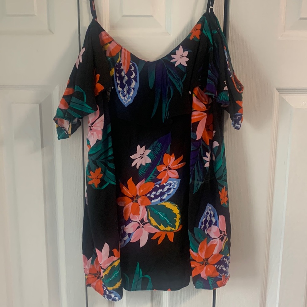 Old Navy Flutter Sleeve Top Size L